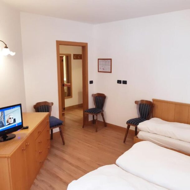 Camera tripla, hotel Arnica, 3 stelle con spa vicino alle piste, Alba di Canazei