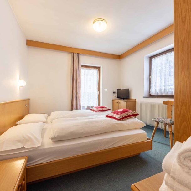 Appartamento superior per 2/ 4 persone, Hotel Arnica con spa vicino alle piste, Alba di Canazei