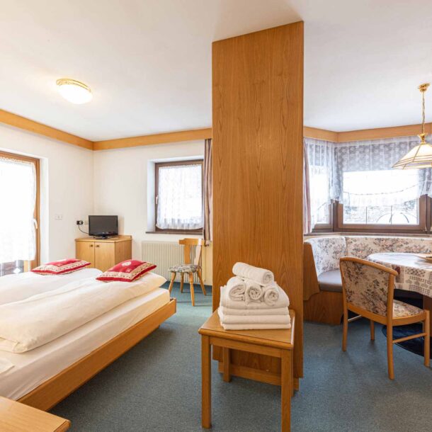 Appartamento superior per 2/ 4 persone, Hotel Arnica con spa vicino alle piste, Alba di Canazei
