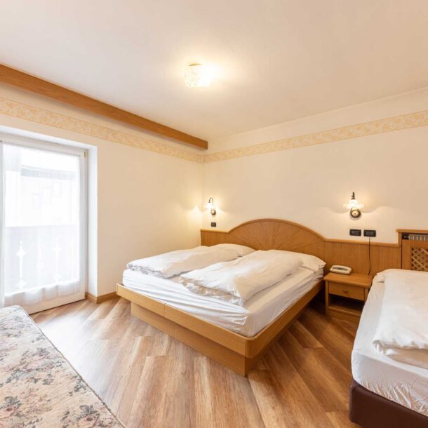 Camera quadrupla dell'Hotel Arnica, 3 stelle con spa vicino alle piste, Alba di Canazei