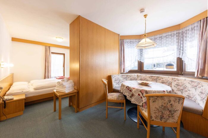 Appartamento superior per 2/4 persone, Hotel Arnica con spa vicino alle piste, Alba di Canazei